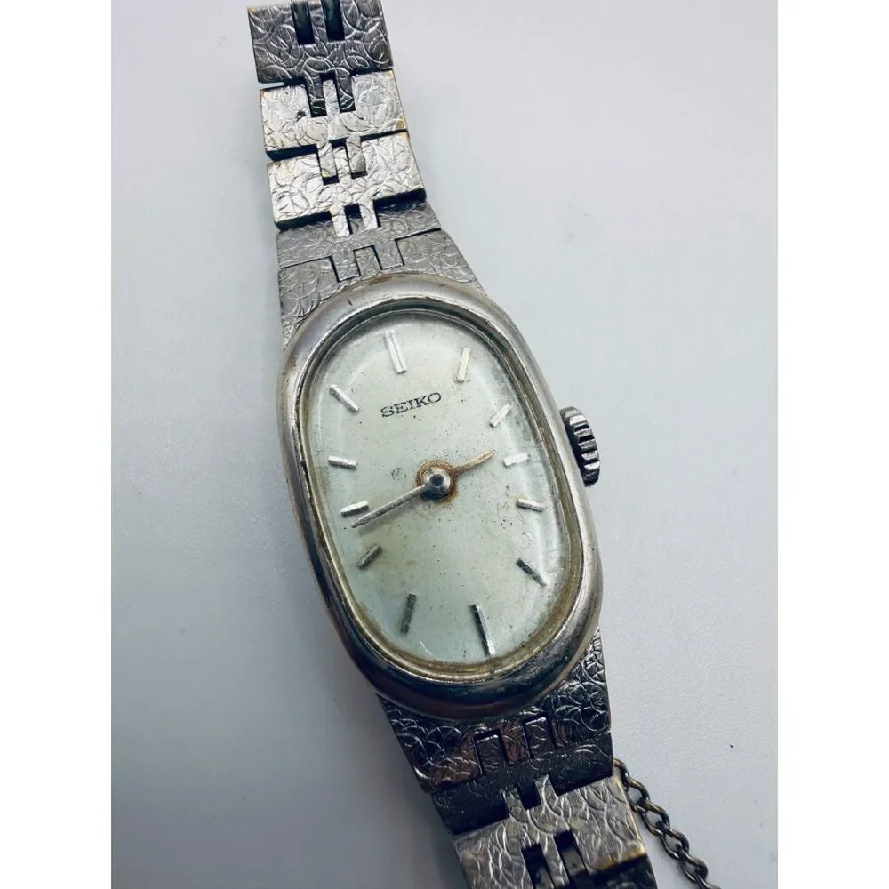 Vtg Seiko 11-8309 Mechanical Wind Silvertone Womens Watch